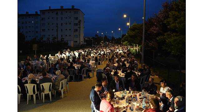 Başkan Ay, vatandaşlarla aynı sofrada