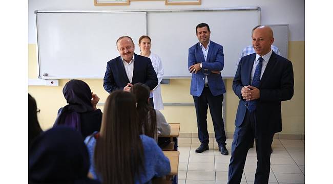 Başkan Çolakbayrakdar, "milli ve manevi değerlere sahip nesiller yetiştiriyoruz"