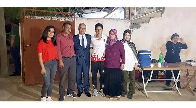 Başkan Kayda'dan dünya şampiyonuna evinde sürpriz ziyaret