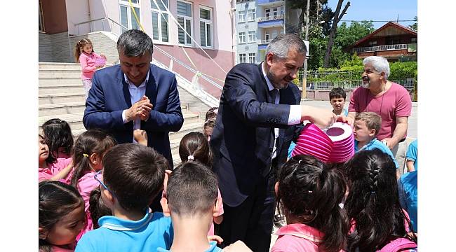 Başkan Kılıç öğrencilere sele sepet top kandil dağıttı