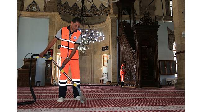 Battalgazi Belediyesi camilerin temizliğine devam ediyor