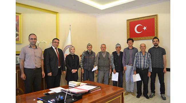 Büyükorhan'da okuma yazma belge dağıtım töreni yapıldı