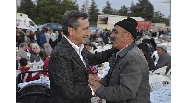 Çamlıca'da 5 bin kişilik iftar sofrası