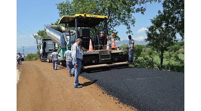 Döşemealtı-Ekşili yoluna sıcak asfalt
