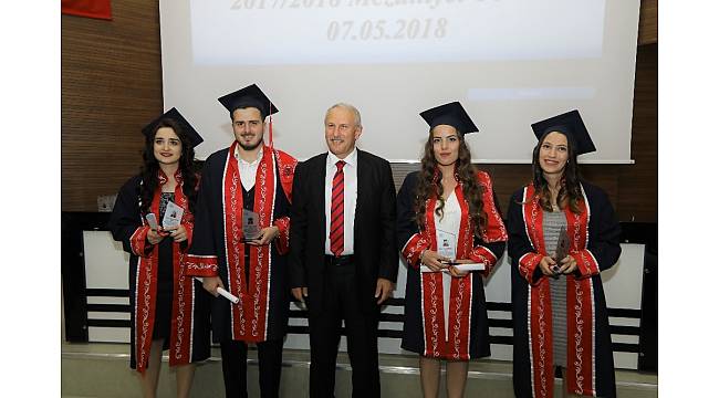 Edebiyat Fakültesi İngiliz Dili Ve Edebiyatı Bölümü'nde Mezuniyet Coşkusu