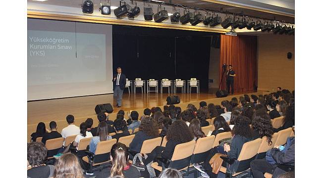 Eğitimin usta kalemi Sait Gürsoy Nesibe Aydın Okullarında öğrencilerle buluştu