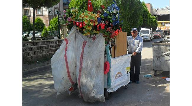 Ekmek teknesini Türk bayrağı ile donattı