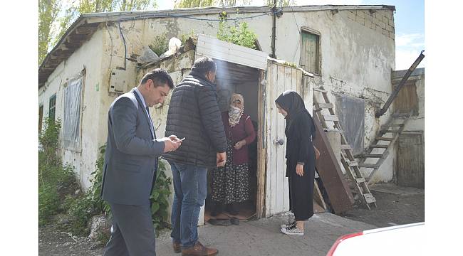 Eleşkirt Endüstri Meslek Lisesi ihtiyaç sahibi ailelere alışveriş kartı dağıttı