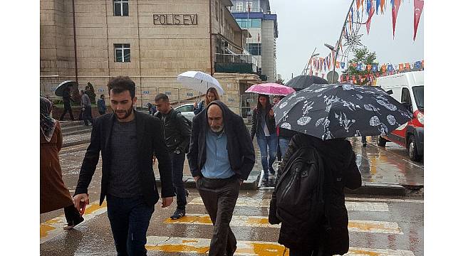 Erzurum'da doluyla karışık sağanak yağış etkili oldu
