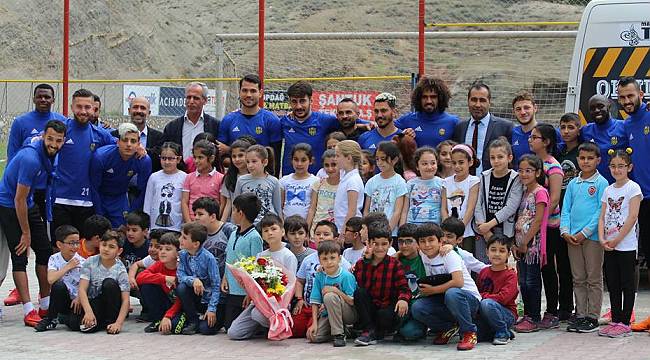 Evkur Yeni Malatyaspor’un minik misafirleri