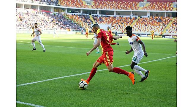 Evkur Yeni Malatyaspor'da 4 futbolcuya transfer teklifi