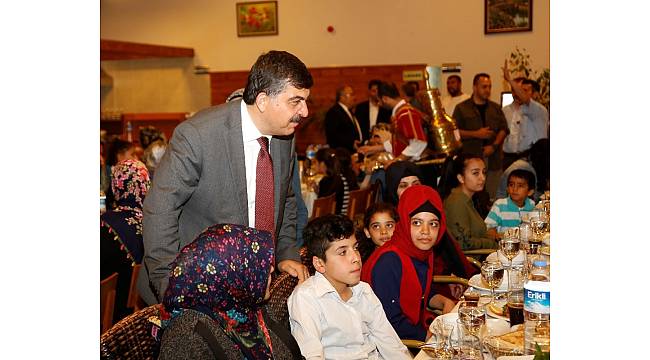 Fadıloğlu, yetim aileleriyle iftar yaptı