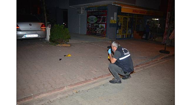 Gece yarısı motosiklet ile yanaşan bir kişi 2 araca takip cihazı yerleştirdi