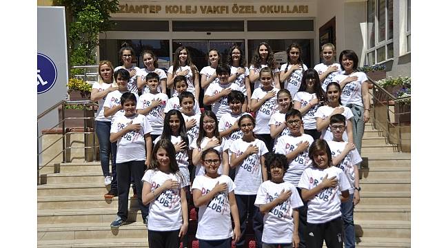 GKV'liler Believers'i ingilizce sahneleyecek