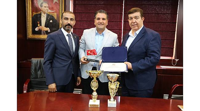 GTO'dan şampiyon hokeycilere tebrik