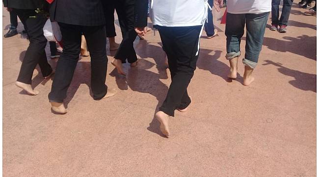 HAK-SEN üyeleri yalın ayak Taksim'e çıktı