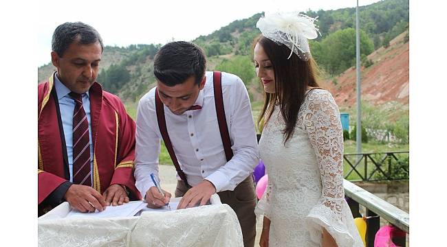Harmankaya Kanyonu Tabiat Parkı'nda nikah kıydılar
