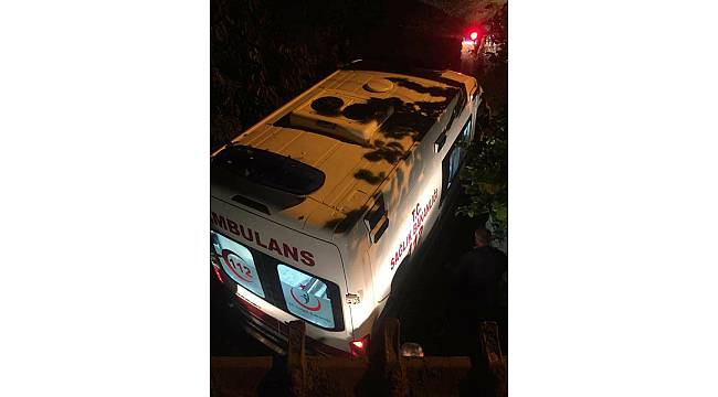 Hasta almaya giden ambulans çamura saplandı