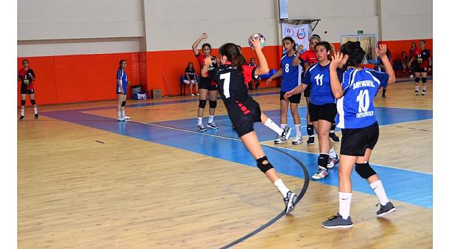 Hentbol Türkiye Yarı Finalleri Kuşadası'nda tamamlandı