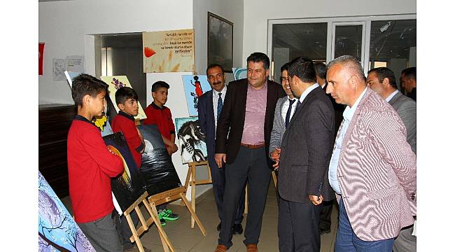 Hizan'da ortaokul öğrencilerinin resim sergisi