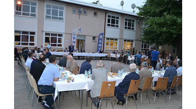 İftar yemeğinde bir araya geldiler