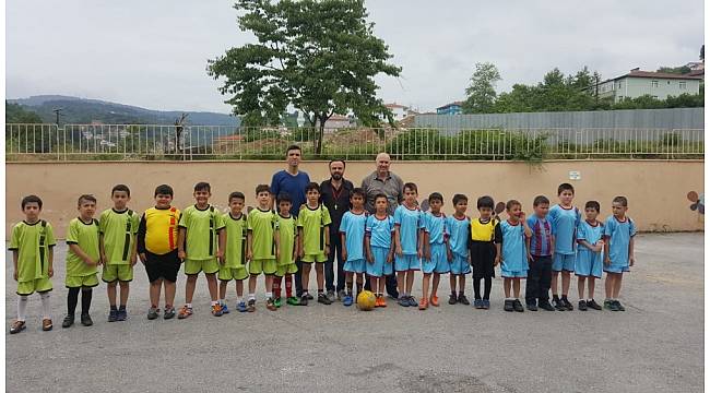 İlkokul öğrencilerinden anlamlı turnuva