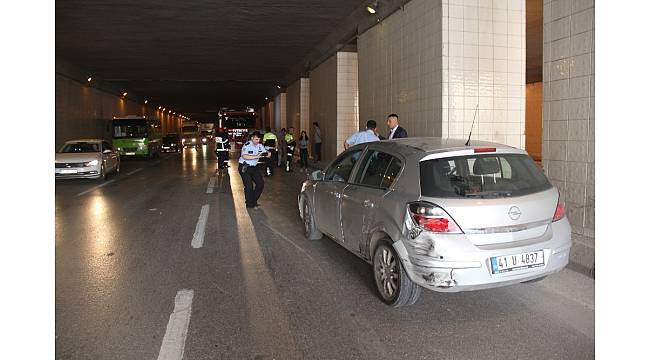 Kazayı görüp yavaşlayan otomobile arkadan gelen araçlar çarptı