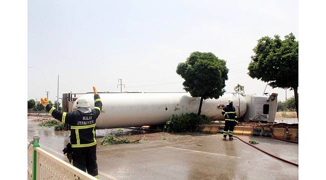 Kilis'te LPG yüklü tankerin soğutma çalışmaları sürüyor