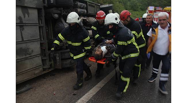Kocaeli'de kontrolden çıkan özel halk otobüsü devrildi: 1 yaralı