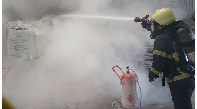 Kocaeli'de yapı malzemeleri fabrikasında yangın