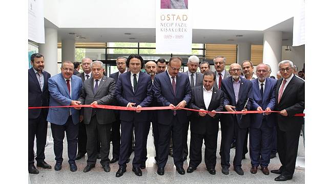 Konya'da Necip Fazıl Kısakürek kitaplarıyla ve mısralarıyla anıldı