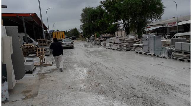 Küçük Sanayi Sitesi'nde yollara dökülen balçık sıkıntısı