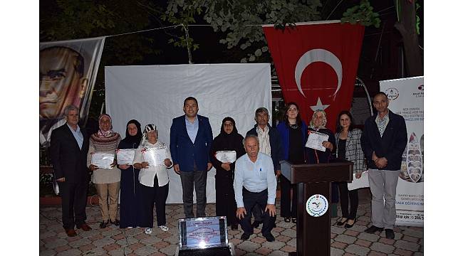 Lapseki'de okuryazarlık seferberliğinde başarılı olan kursiyerler belgelerini aldı
