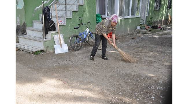 Lise öğrencisinden 87 yaşındaki Refika Nineye destek