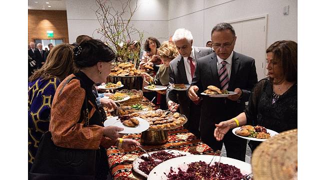 Los Angeles, Azerbaycan&#39;ın ilk cumhuriyet ilanının 100. yılını kutladı