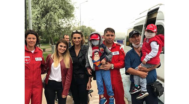 Lösemili miniklere Türk Yıldızları morali