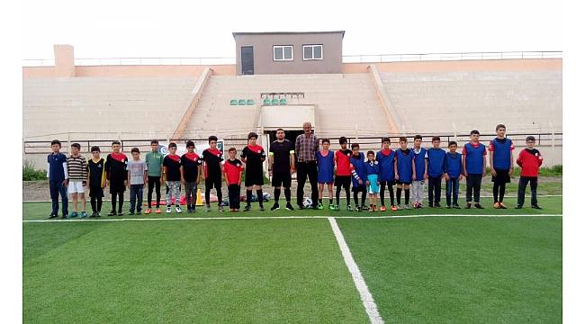 Malazgirtli çocuklara futbol eğitimi