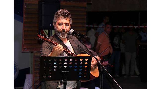 Mersin'de Ali Kınık konseri