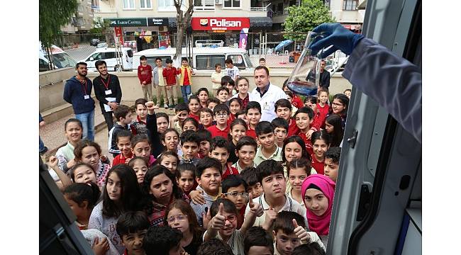 MESKİ'nin gezici su analiz aracı ilgi odağı oldu