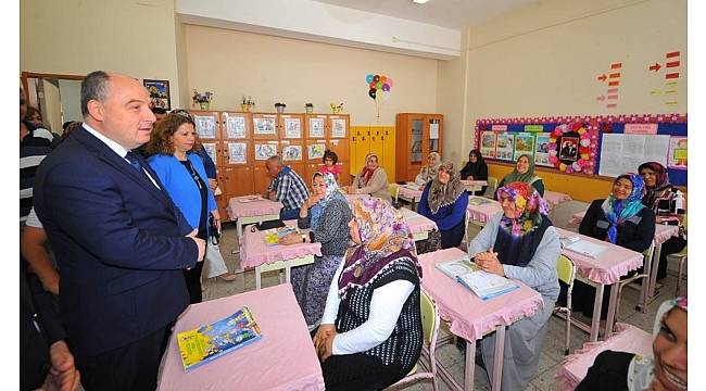 Osmaniye'de açılan okuma yazma kursları ilk mezunlarını verdi