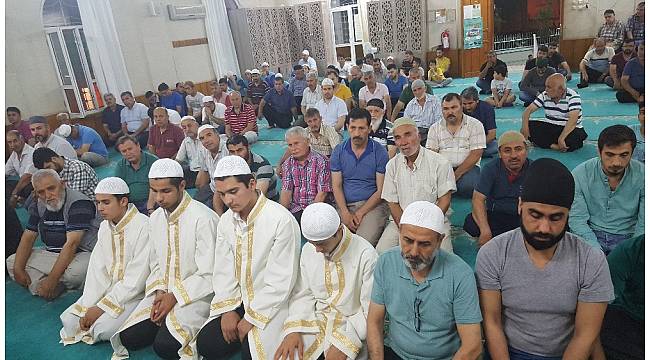 Osmaniye'de enderun usulü teravih namazı kılınıyor