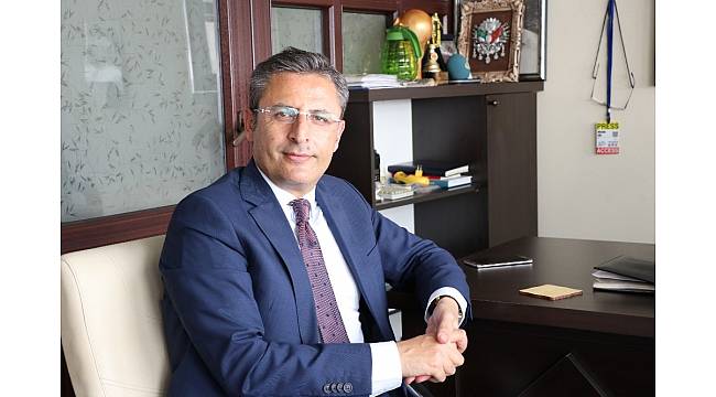 Pamuk: "Masa başında oturarak belediyecilik yapmanız mümkün değil"