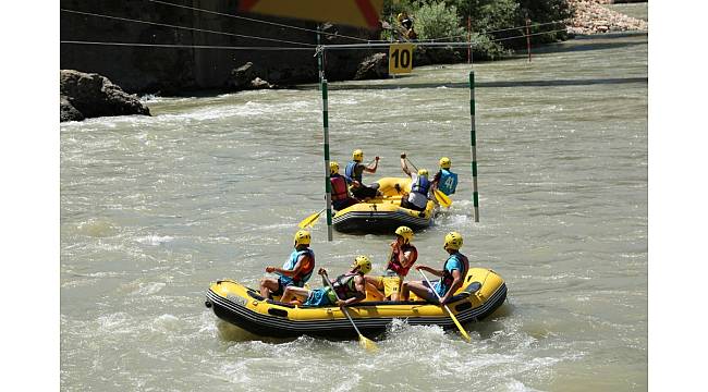 Rafting Türkiye Şampiyonası&#39;nda kıyasıya mücadele