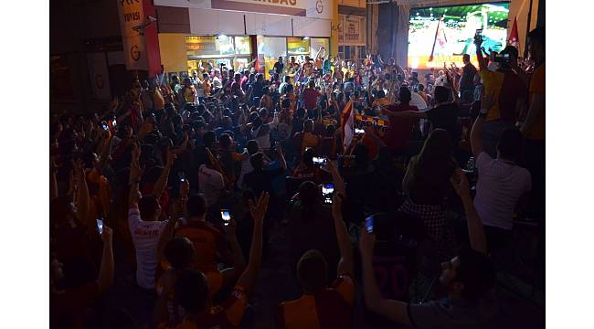 Şampiyonluk sevinci gece geç saatlere kadar sürdü