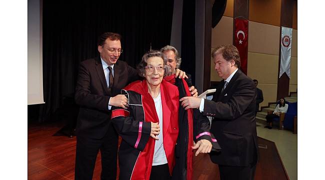 SDÜ'den Devlet Sanatçısı Suna Kan'a Fahri Doktora Payesi
