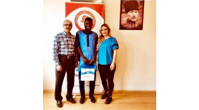 SDÜ'ye Türkçe Konuşma Yarışması'nda ödül