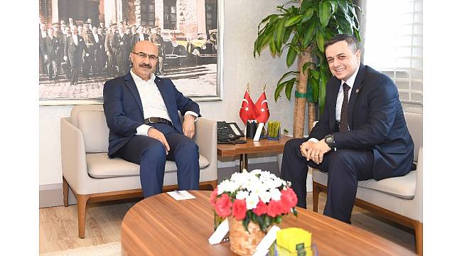 Şehit Serhat Sığınak'ın ağabeyi ve silah arkadaşları, Vali Demirtaş'ı ziyaret etti
