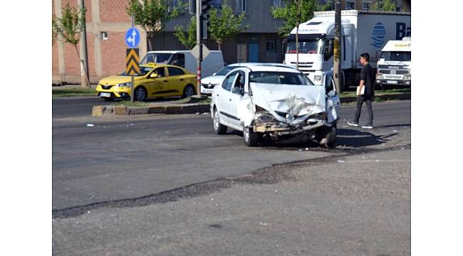 Siverek'te trafik kazası: 2 polis, 1 uzman çavuş yaralı