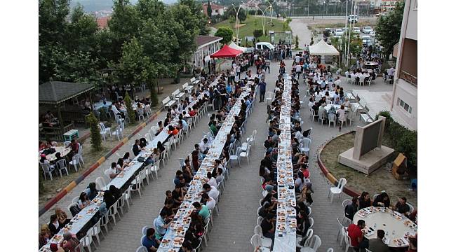 Söke Belediyesinden bin öğrenciyle iftar