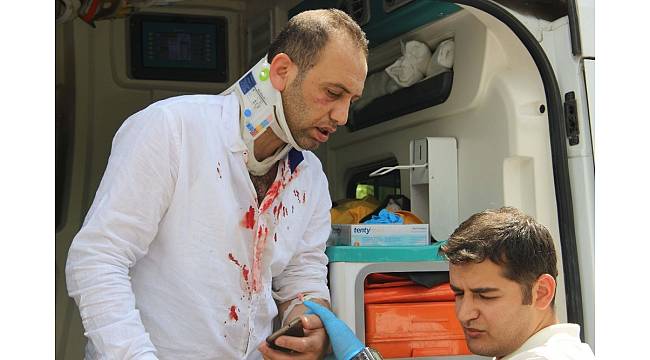 Sürücüsü bayılan öğretmen servisi otobüs durağına daldı: 5 yaralı